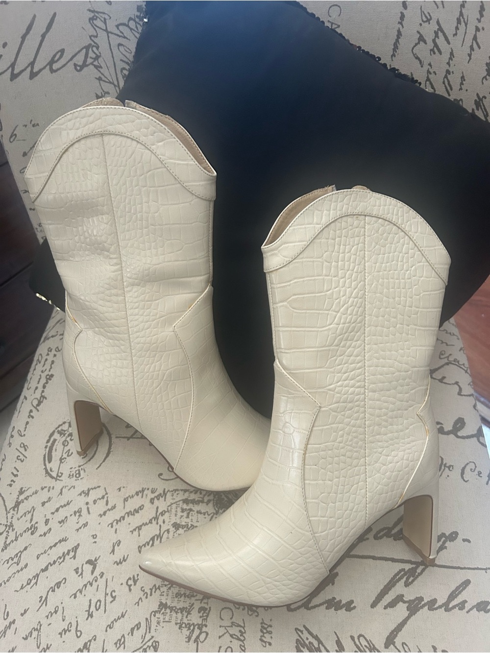 Women's Cream Croc-Embossed Pointed-Toe Western Style Boots